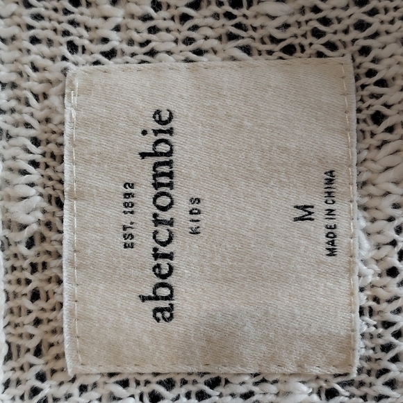 GIRLS medium Abercrombie Kids knit shirt with lace on hem - Picture 4 of 6